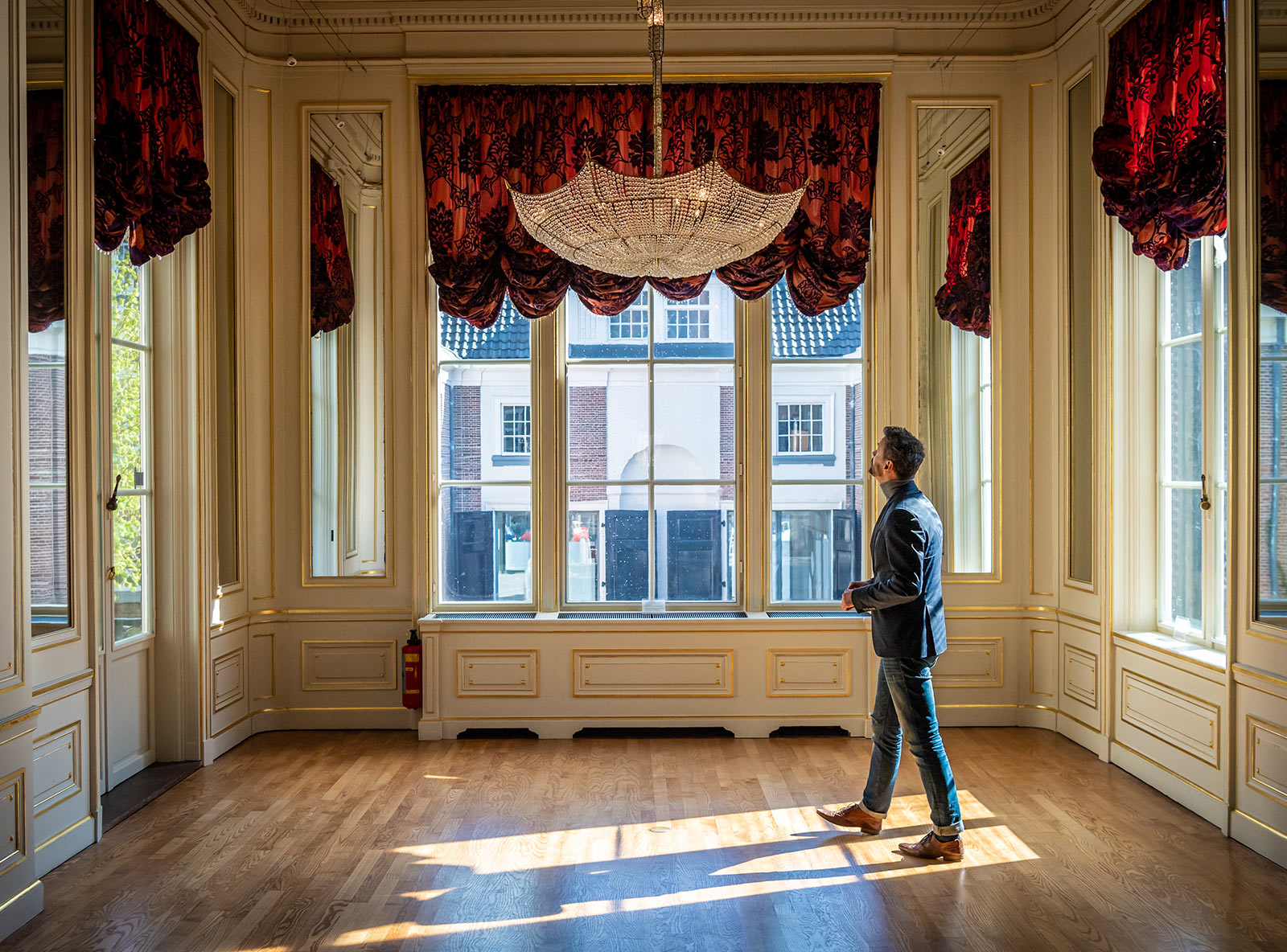 Parquet flooring on the move: from ballroom to theatre foyer